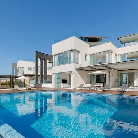 Beachfront Luxury Glory Ayía Nápa