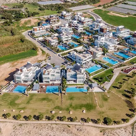 Beachfront Luxury Glory Ayía Nápa