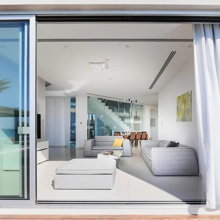 Beachfront Luxury Glory Villa Ayía Nápa