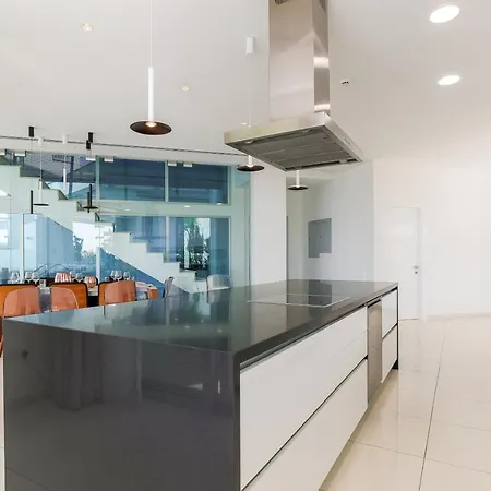 וילה Beachfront Luxury Glory *