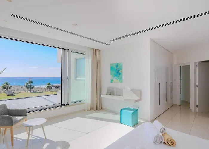 Beachfront Luxury Glory Villa *