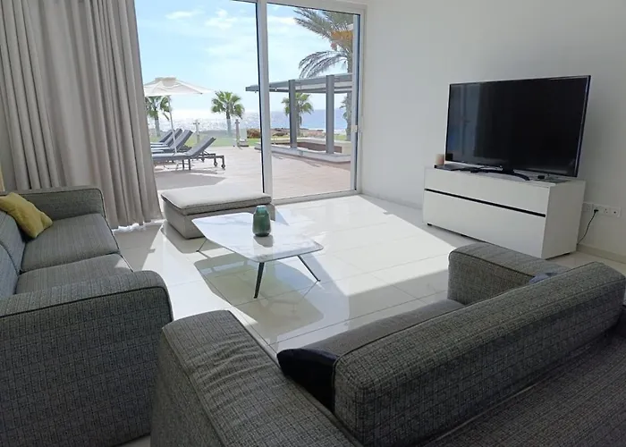 Beachfront Luxury Glory *